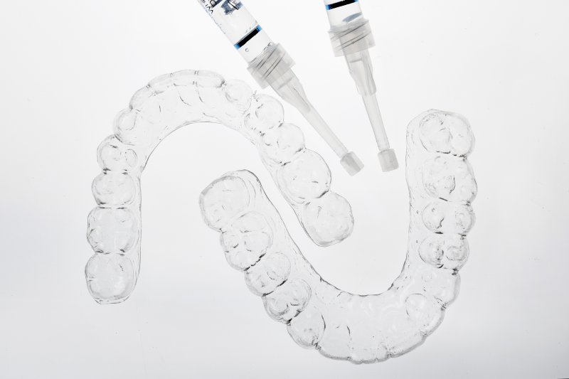 clear trays and whitening gels
